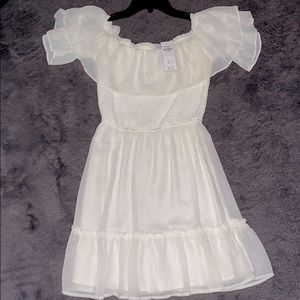 NEVER WORN! WHITE HOLLISTER SUMMER DRESS (MEDIUM)